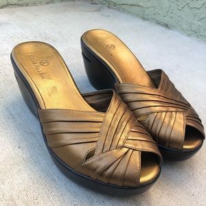 Cole Haag Heels Gold Size 8B.